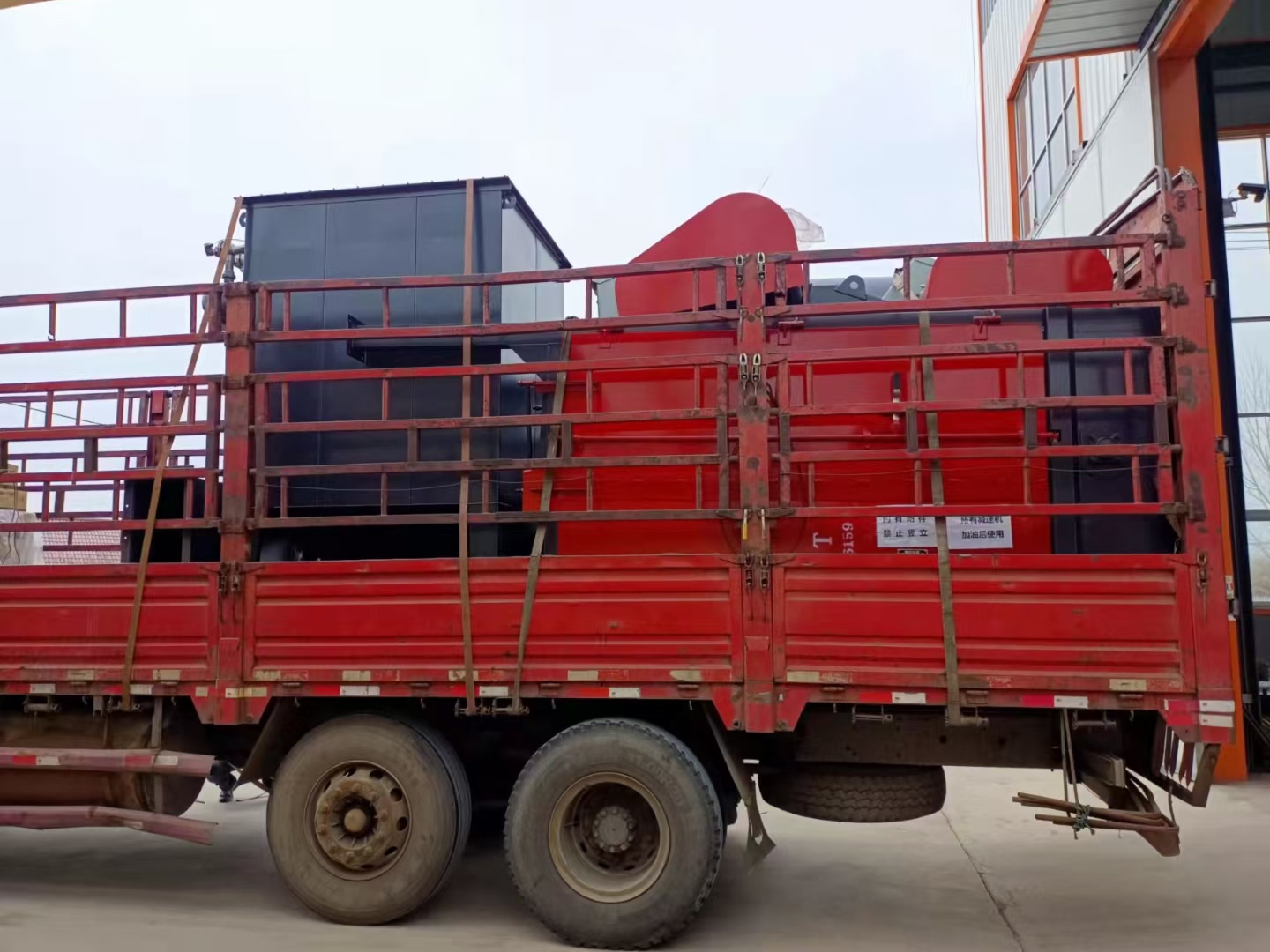 打砂機(jī)價(jià)格_打砂機(jī)_學(xué)生課桌椅打砂除銹機(jī)