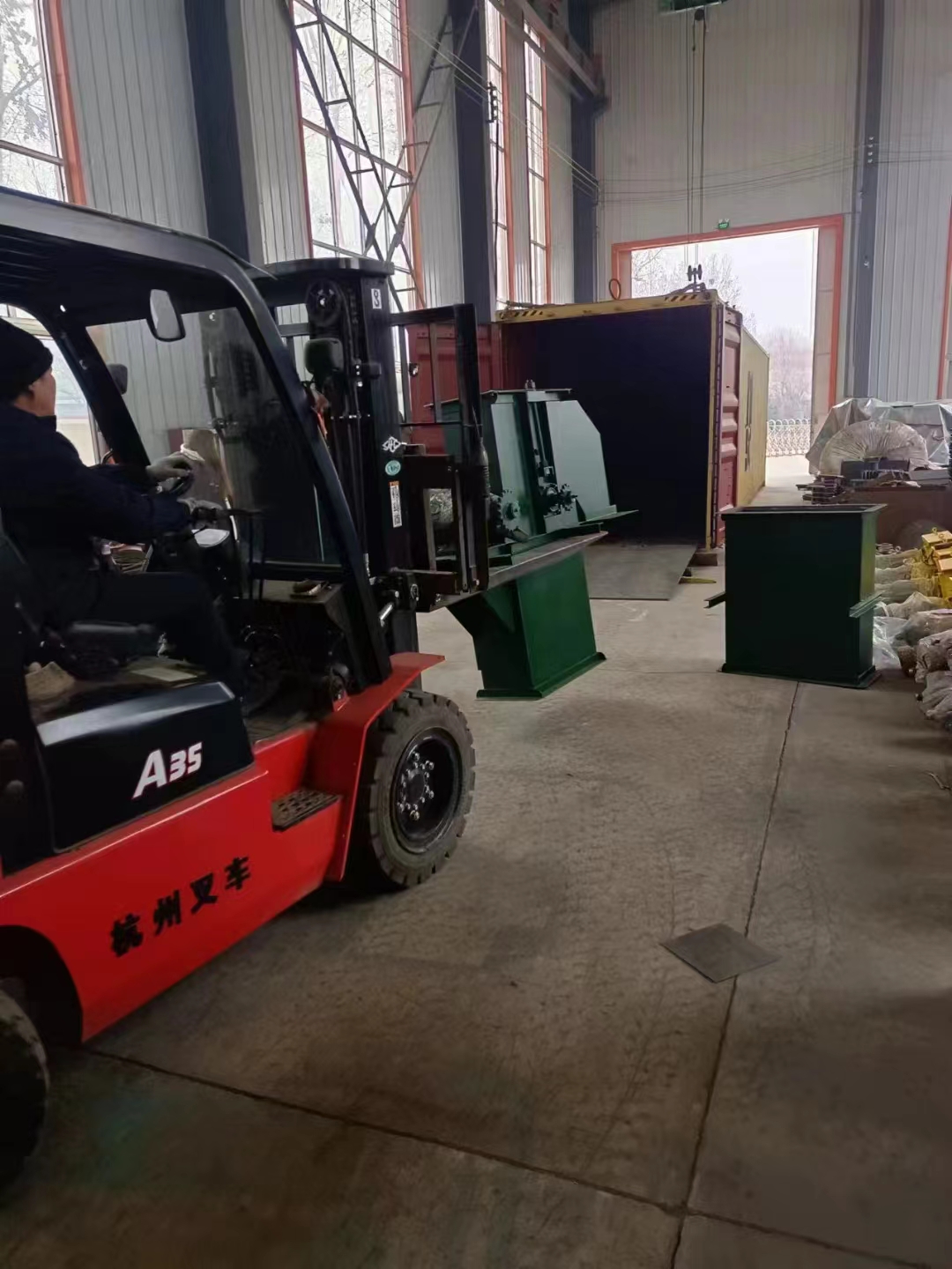 鋼砂打砂機設備_U型鋼打砂機_鋼板打砂機